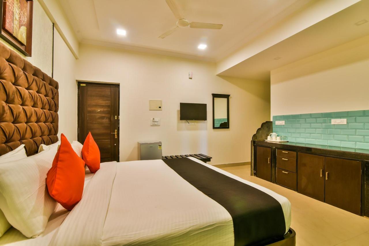 Accovah Lawande Beach Resort Candolim Esterno foto